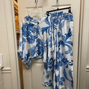 Blue and White Floral set by Dalin pants size small blouses/m